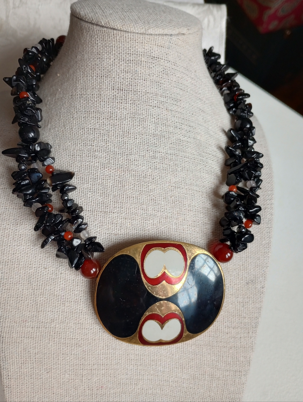 Modernist 80s Red Apple Brass Triple Strand Stone Chips 14in Necklace